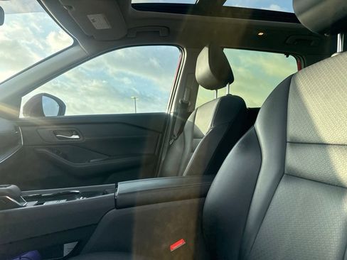 Used 2024 Nissan Rogue SV w/ SV Premium Package FWD image 39