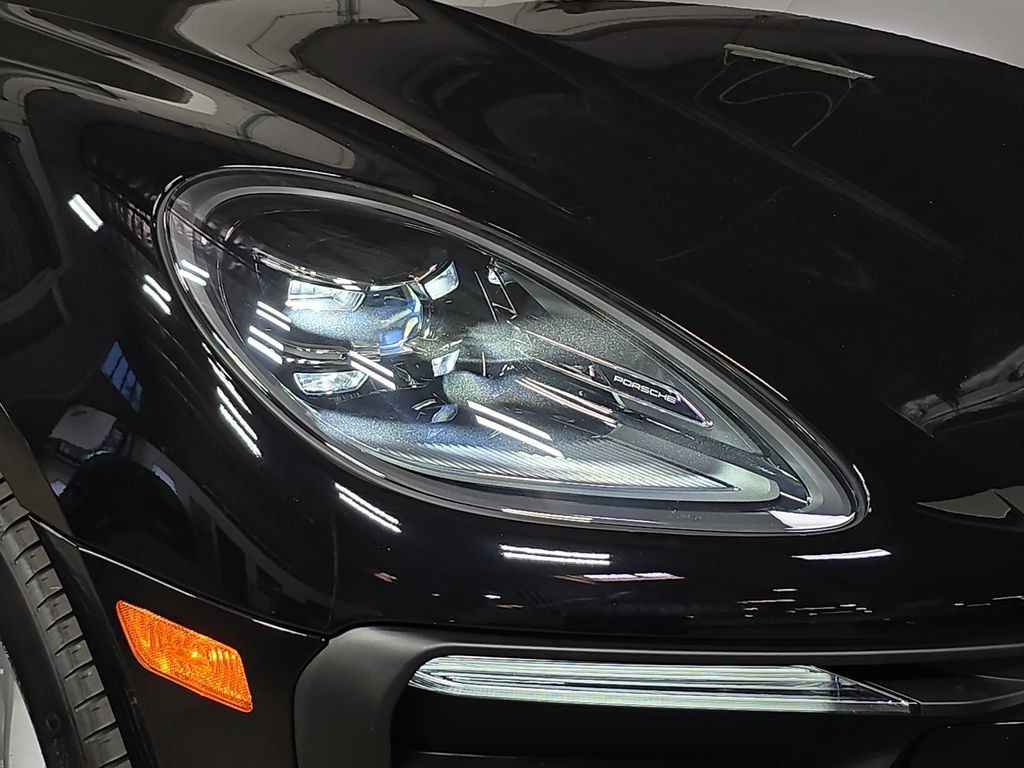 Certified 2026 Porsche Macan AWD/4WD image 12