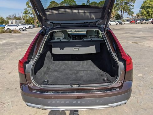 Used 2018 Volvo V90 T5 Cross Country w/ Convenience Package image 13