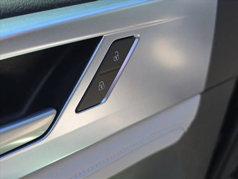 New 2026 Volkswagen Taos SE FWD image 6