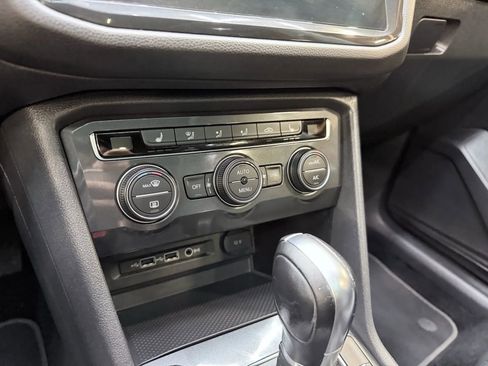 Used 2019 Volkswagen Tiguan SE image 22
