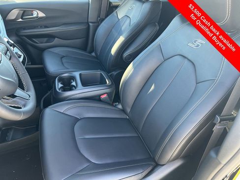 New 2026 Chrysler Pacifica Select w/ S Appearance Package image 18