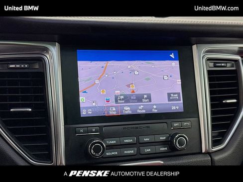 Used 2018 Porsche Macan Turbo image 10