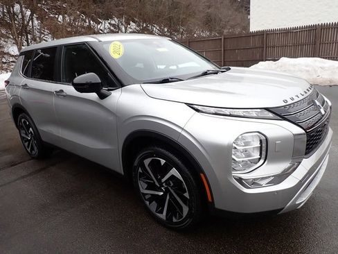 Used 2022 Mitsubishi Outlander SE image 9