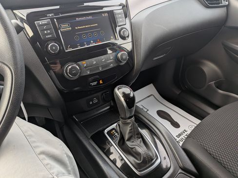 Used 2022 Nissan Rogue Sport S image 19