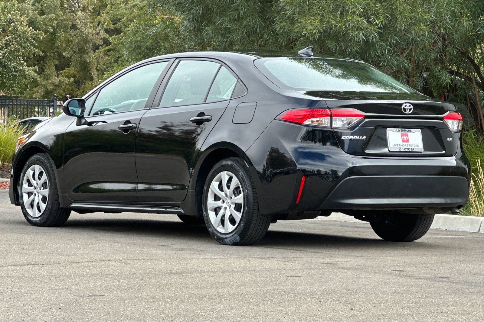 Used 2024 Toyota Corolla LE FWD image 6