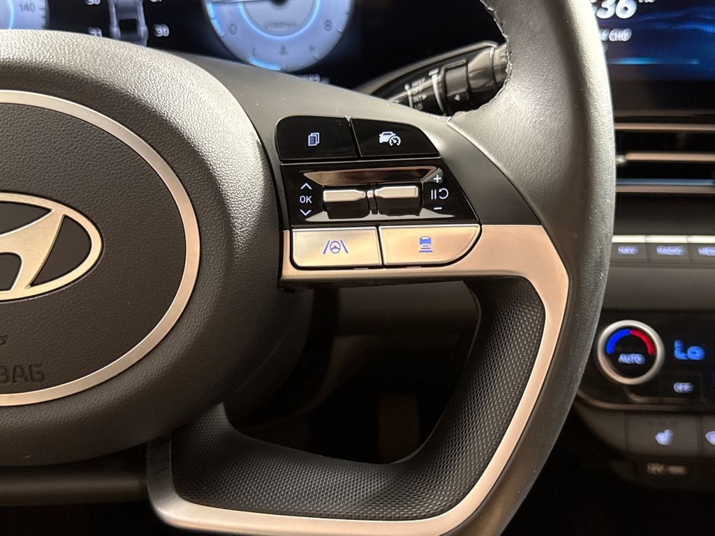 Certified 2025 Hyundai Elantra Limited FWD image 19