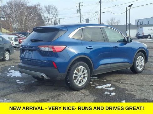 Used 2022 Ford Escape SE w/ Cold Weather Package image 4