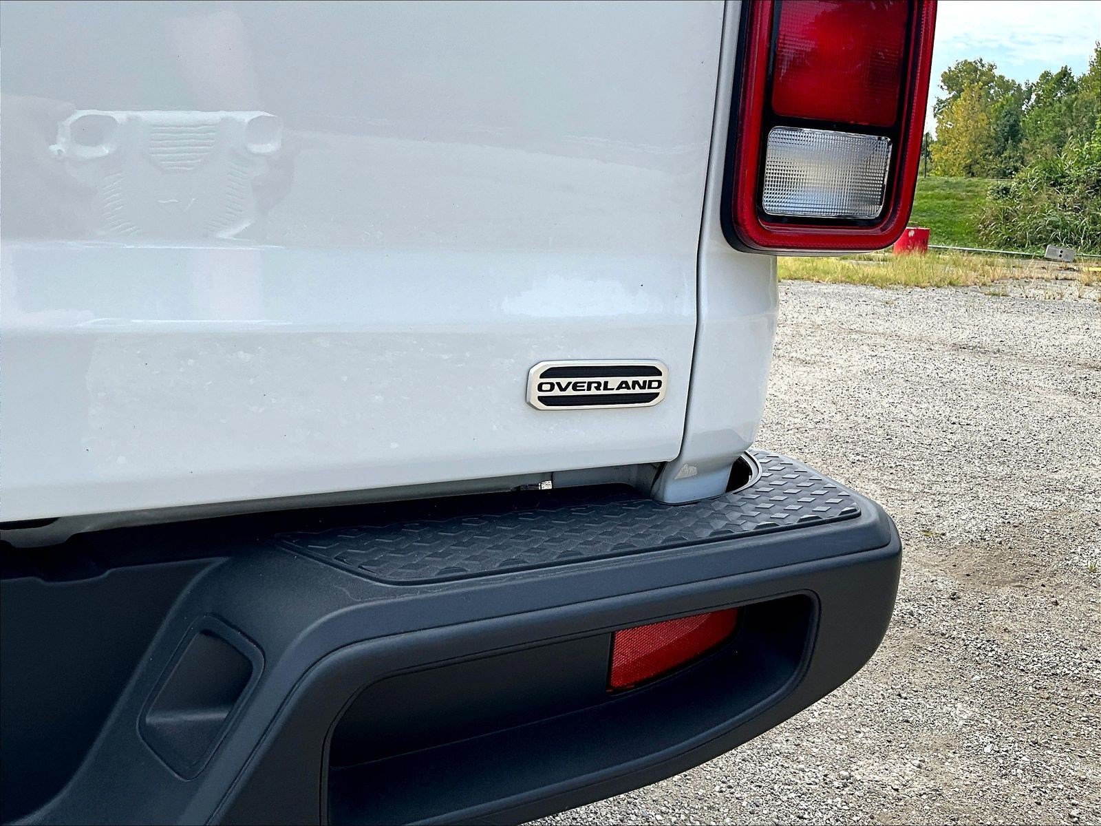 Used 2022 Jeep Gladiator Overland AWD/4WD image 25