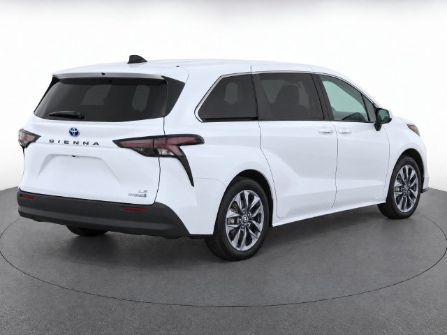 Used 2023 Toyota Sienna LE FWD image 4