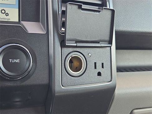 Used 2018 Ford F150 XLT w/ Equipment Group 302A Luxury image 32