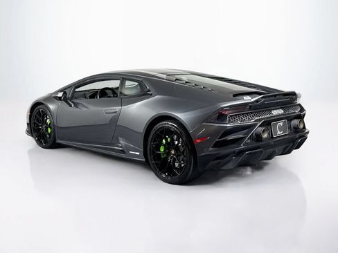 Used 2021 Lamborghini Huracan EVO RWD image 3