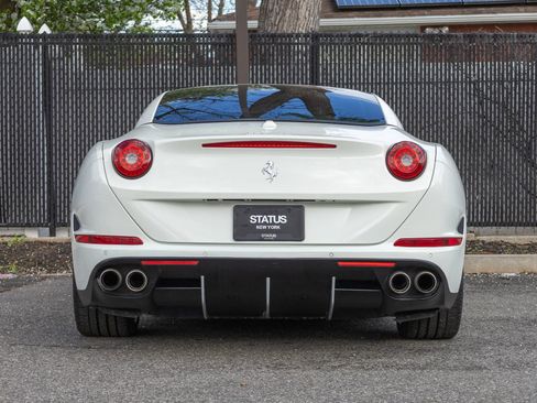 Used 2016 Ferrari California T RWD image 37