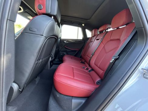 Certified 2025 Porsche Macan image 27