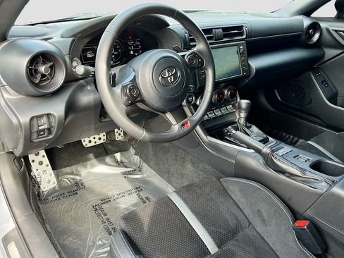 Used 2025 Toyota GR86 Premium w/ ALL Weather Mat Package (TMS) RWD image 9