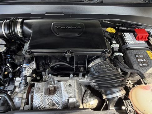 Used 2025 Jeep Compass Latitude AWD/4WD image 9