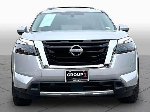 Certified 2025 Nissan Pathfinder Platinum w/ Cargo Package FWD image 4
