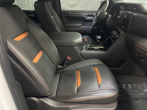 Used 2024 GMC Sierra 1500 AT4 w/ Technology Package AWD/4WD image 12