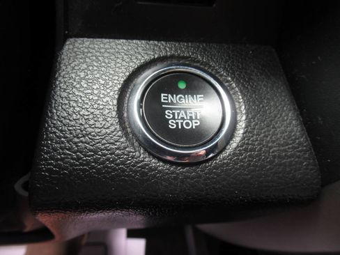Used 2019 Ford Expedition XLT w/ Equipment Group 202A AWD/4WD image 28