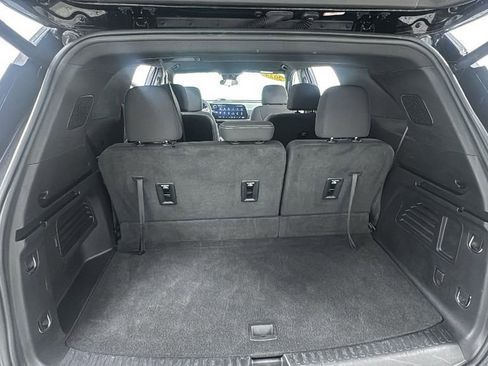Used 2024 Chevrolet Traverse LT AWD/4WD image 16