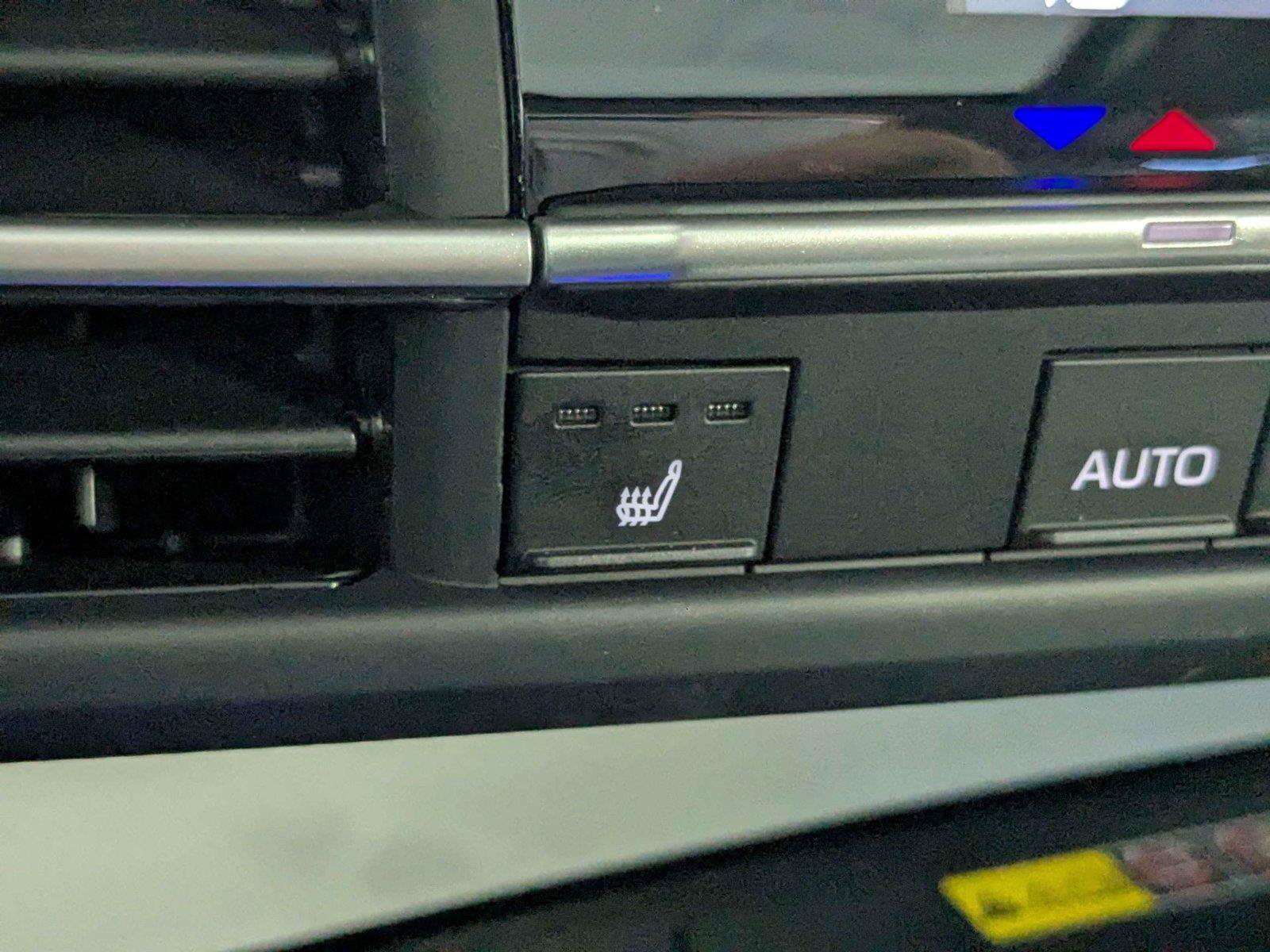 Certified 2025 Toyota Sienna XLE FWD image 22