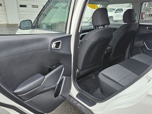 Used 2021 Kia Soul S image 16