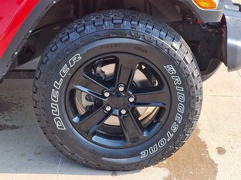 Used 2021 Jeep Wrangler Unlimited Sahara AWD/4WD image 8