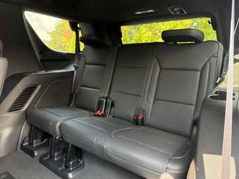 Used 2025 GMC Yukon Denali AWD/4WD image 9