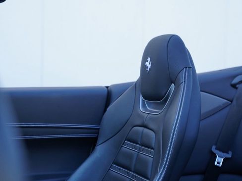 Used 2019 Ferrari Portofino RWD image 33