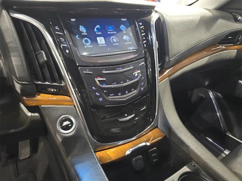 Used 2016 Cadillac Escalade ESV Premium image 21