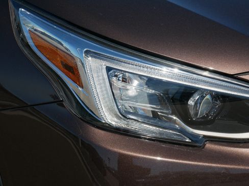 Used 2022 Subaru Outback Limited AWD/4WD image 16