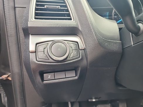 Used 2018 Ford Explorer XLT w/ Equipment Group 202A AWD/4WD image 23