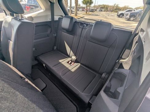 Used 2022 Volkswagen Tiguan SE w/ Panoramic Sunroof Package image 15