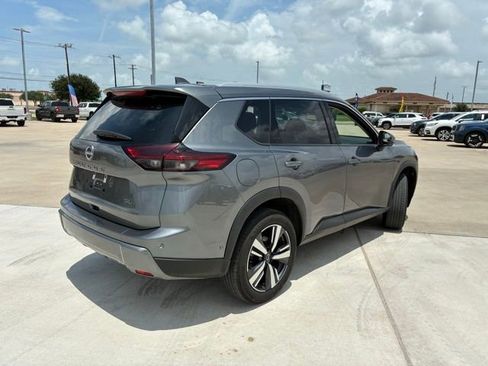 Used 2026 Nissan Rogue SL FWD image 3