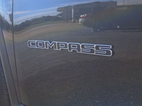 Used 2024 Jeep Compass Latitude image 7