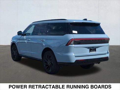 New 2026 Lincoln Navigator Reserve w/ Jet Appearance Package AWD/4WD image 2