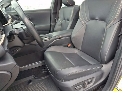 Used 2024 Toyota Crown Limited w/ Advanced Technology Package image 15