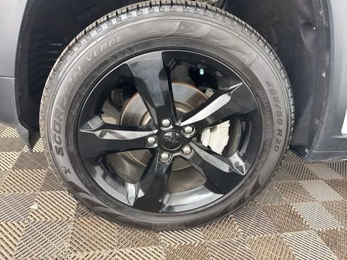 Used 2024 Jeep Grand Cherokee Limited w/ Black Appearance Package image 34