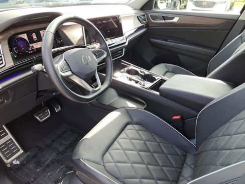 Used 2024 Volkswagen Atlas SEL Premium R-Line image 12