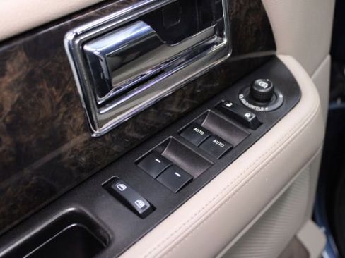 Used 2015 Lincoln Navigator 2WD image 16