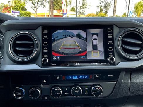 Used 2022 Toyota Tacoma TRD Sport w/ TRD Premium Sport Package AWD/4WD image 13