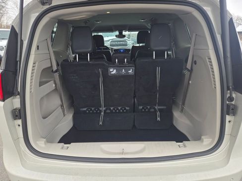 Used 2017 Chrysler Pacifica Touring-L w/ Tire & Wheel Group image 10