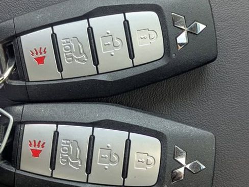 Used 2024 Mitsubishi Outlander SE image 35