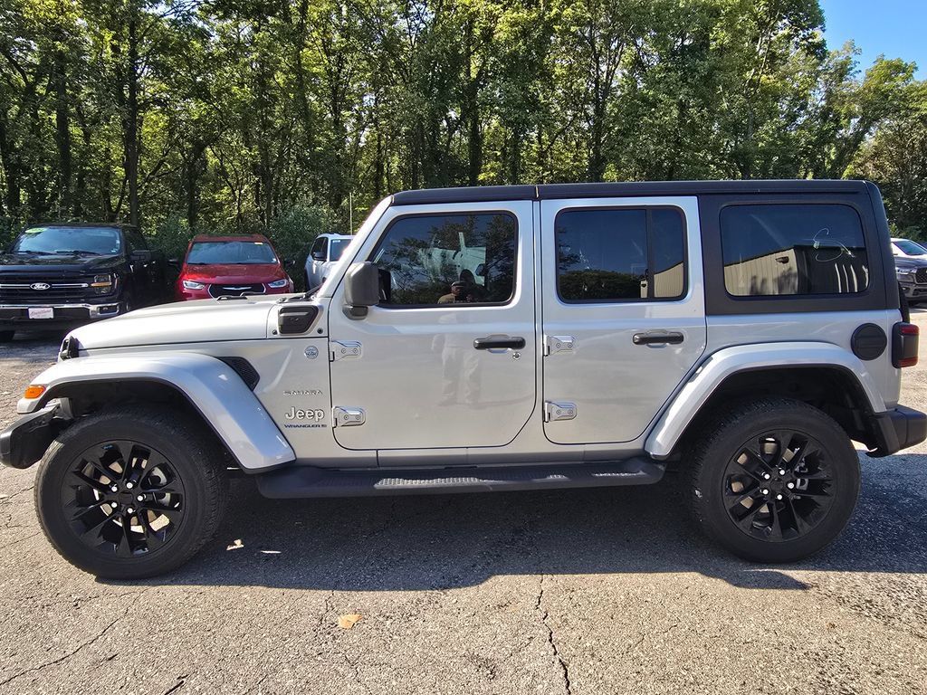 Used 2023 Jeep Wrangler Unlimited Sahara w/ Cold Weather Group AWD/4WD image 4