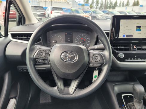 Used 2025 Toyota Corolla LE image 16