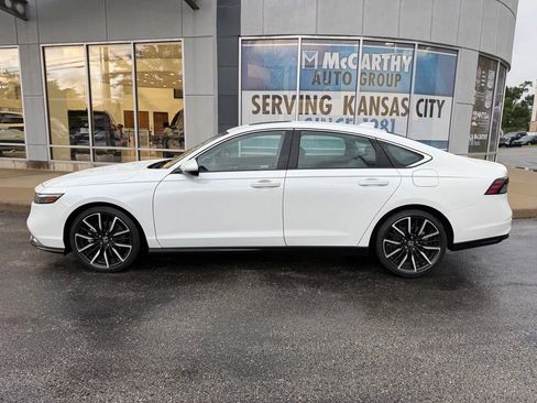 Used 2023 Honda Accord Touring image 9