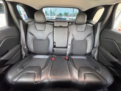 Used 2020 Jeep Cherokee Latitude Plus AWD/4WD image 25