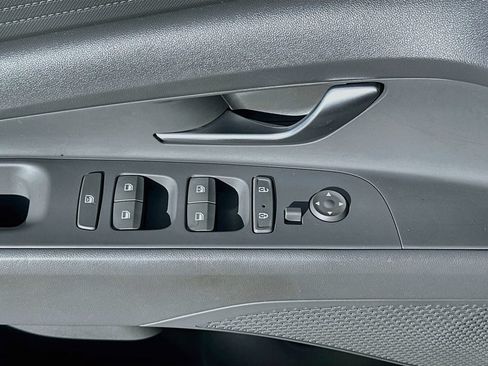 Used 2022 Hyundai Elantra SEL FWD image 17