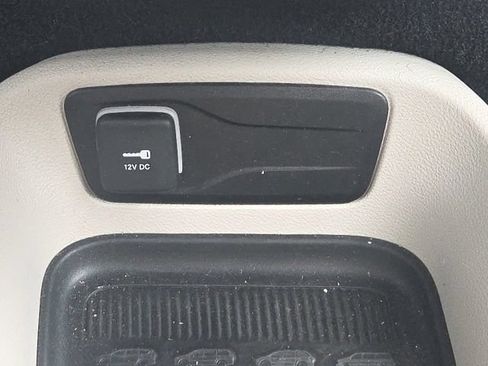 Used 2023 Chrysler Pacifica Touring-L FWD image 38
