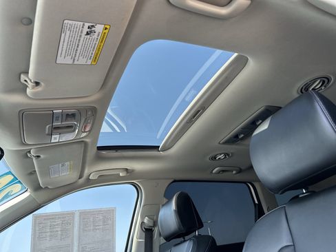 Used 2024 Kia Telluride S w/ S Sunroof Package FWD image 16